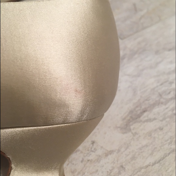 Stuart Weitzman Silk Kitten Heal Pump - Picture 10 of 14